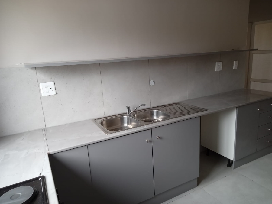 To Let 2 Bedroom Property for Rent in Kenilworth Western Cape